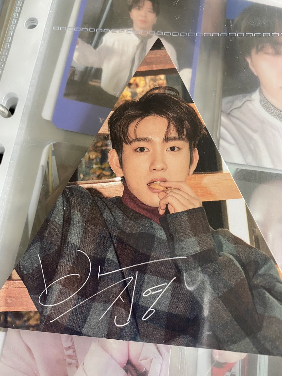 Aly_Mvrk's tweet photo. @echange_pc #echangegot7 
Hello je cherche a échanger soit Jinyoung ou Mark Triangle de 7for7 contre celle de Yugyeom (choix possible de la pc de Jinyoung /Mark) https://t.co/3WMhxUsfoJ