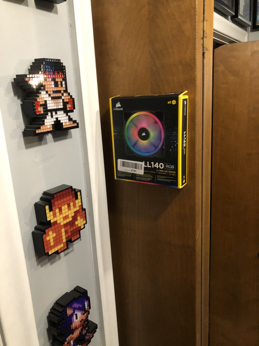 lordzactule's tweet photo. Couldn’t help myself! The package I just received was one of the stickiest boxes I think I have ever touched (and I have done my fair share or retail). Decided to stick it to my closet door for safe keeping 😝 #stickybox Time to put it away and go wash my hands! https://t.co/UHDfOfewnh