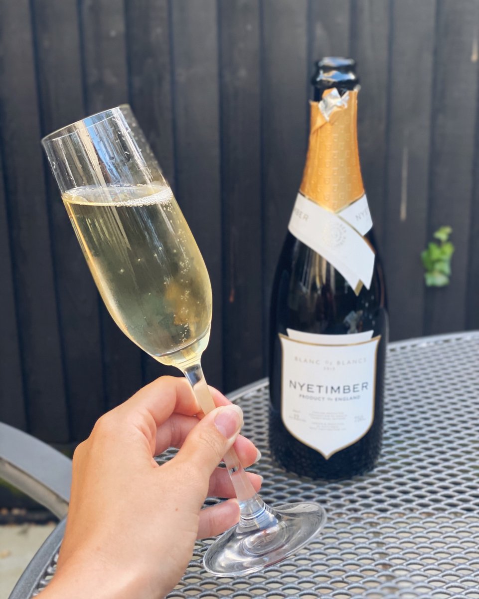 ER_Wines's tweet image. I was hugely excited to have a glass or two of the Nyetimber 2013 Blanc de Blancs at the weekend. This wine is perfectly balanced, went down a dream, is the perfect gift for any English Sparkling Wine - or Champagne - lover. 
elizabethrosewines.co.uk/shop/sparkling…