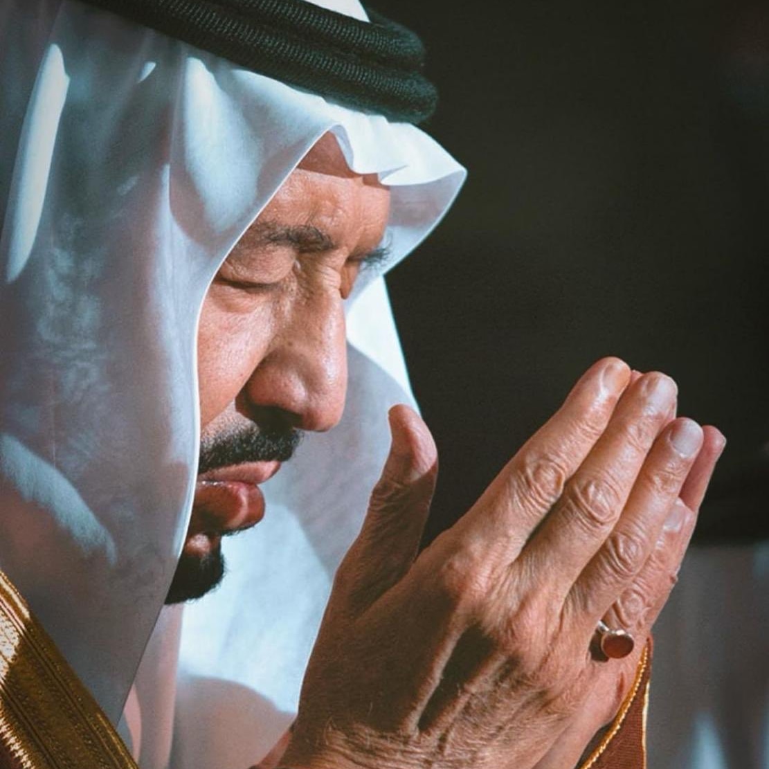 aag_artline's tweet photo. #الملك_سلمان
اللهم إنا نسألك بأسمائك الحسنى وصفاتك العلا وبرحمتك التي وسعت كل شيء أن تمنّ على #الملك_سلمان  بالشفاء العاجل، وألا تدع فيه جرحاً إلا داويته ولا ألماً إلا سكنته ولا مرضاً إلا شفيته وأن تلبسه ثوب الصحة والعافية عاجلاً غير آجلاً.
 @KingSalman https://t.co/afc6OUSNeH