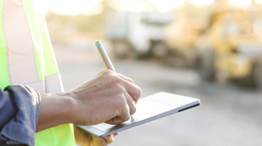 InSightGPS's tweet photo. Deploying smart devices to your mobile workers to optimize workflows and efficiency is tricky, and there are many questions: which tablets? What data plan? What about data security? Who do I call for support? StreetEagle has an affordable answer: https://t.co/3YKTOmbd1E https://t.co/c3Wyfpnmst