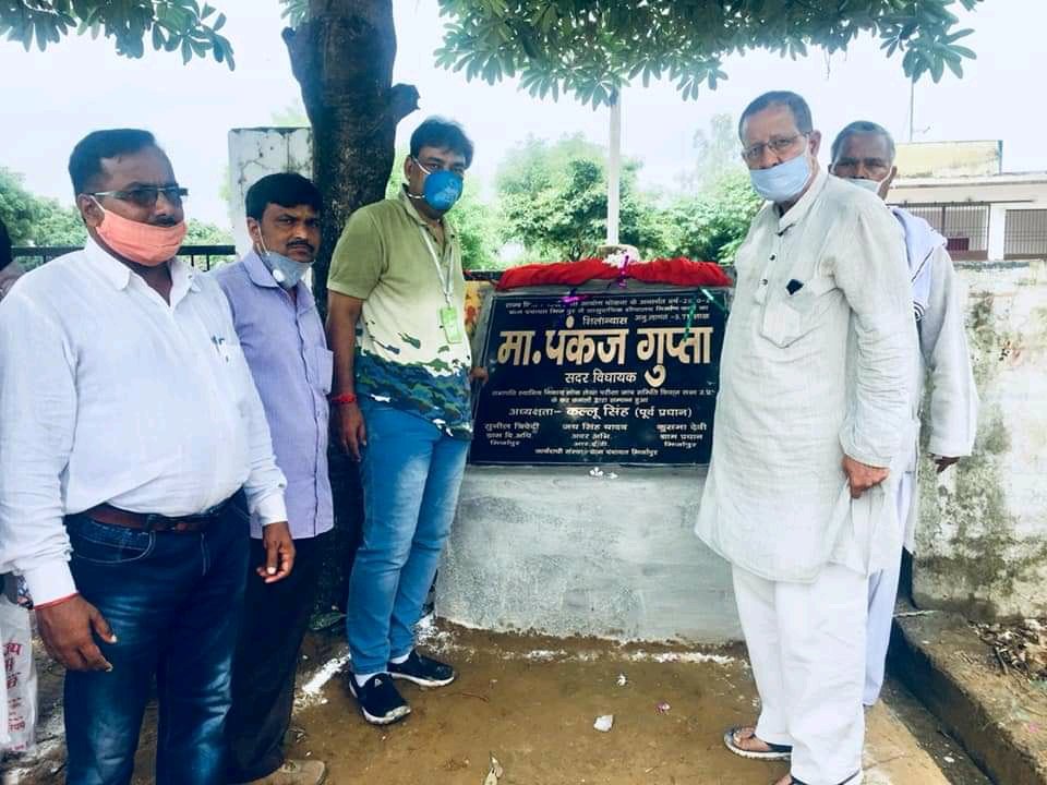 DoprupU's tweet photo. .. उन्नाव माननीय सदर विधायक जी द्वारा मिर्जापुर सिकंदर पुर सरोसी मे सामुदायिक शौचालय का शिलान्यास किया गया l साथ ही जिला पंचायतराज अधिकारी महोदय द्वारा उन्नाव के सभी सामुदायिक शौचालय को  शीघ्र पूर्ण कराये जाने के लिए निर्देश दिए गया  l
@dmunnao 
@Bhupendraupbjp 
@uppanchayatiraj https://t.co/9W2ELbMk0P