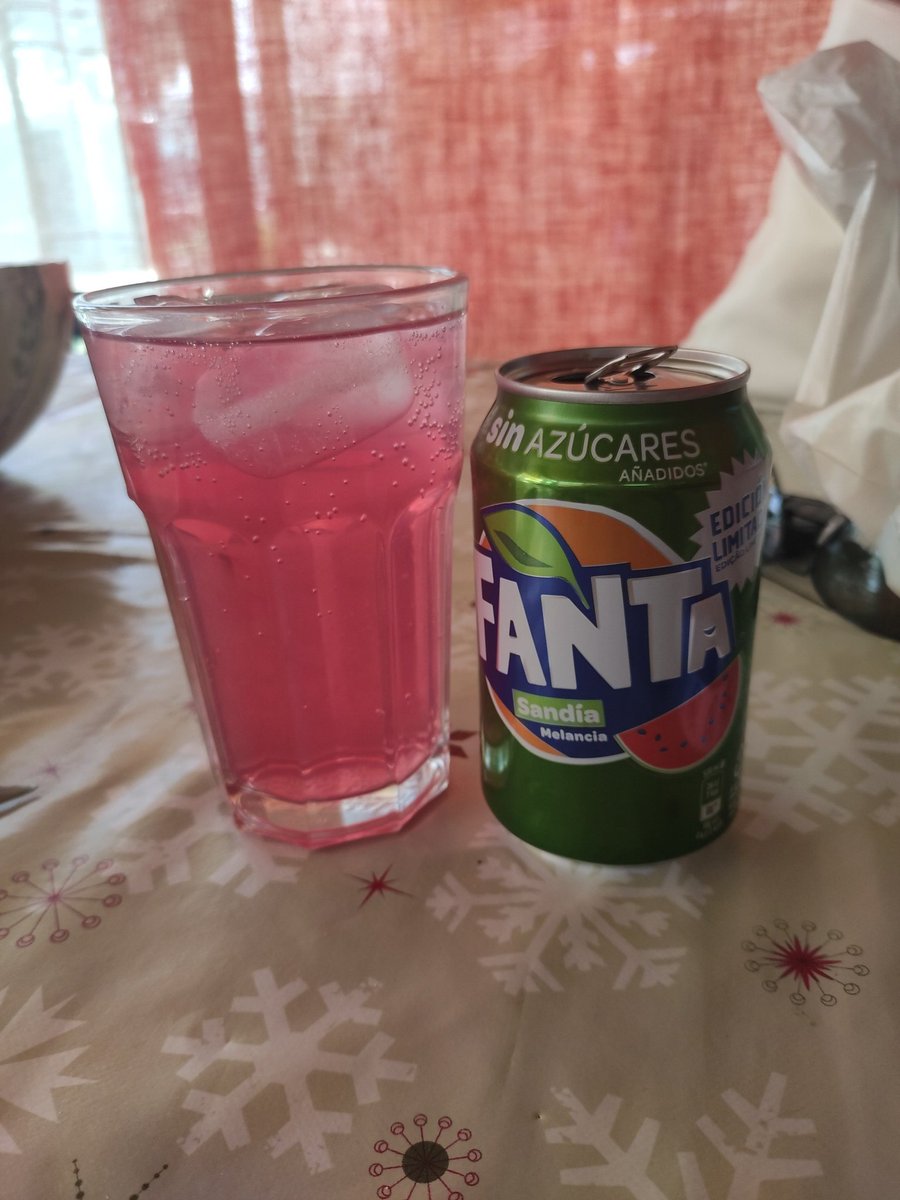CallMeRubia_'s tweet photo. He de decir que me gusta su sabor, sabe a chuche con burbujas. #BattleOfFlavors #TeamSandía #InTheNameOfPlay #FantaByUs https://t.co/lxHTVYioyP