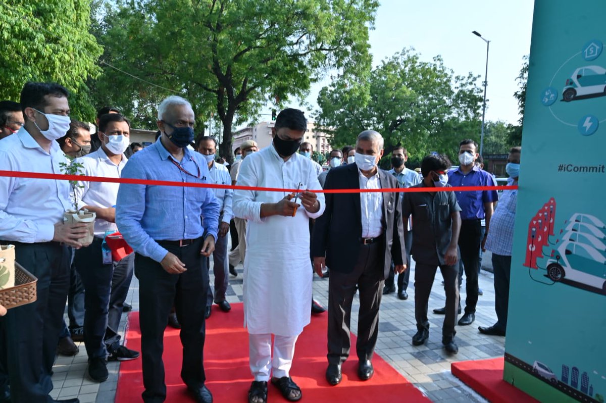 EESL_India's tweet image. Our one-of-a-kind #EV charging plaza, at Rafi Marg New Delhi, in collaboration with @tweetndmc is aimed at a wide spectrum of users, with its multiple charging specifications. It will enhance convenience &amp;amp; make #EVs an attractive proposition. #iCommit @MinOfPower