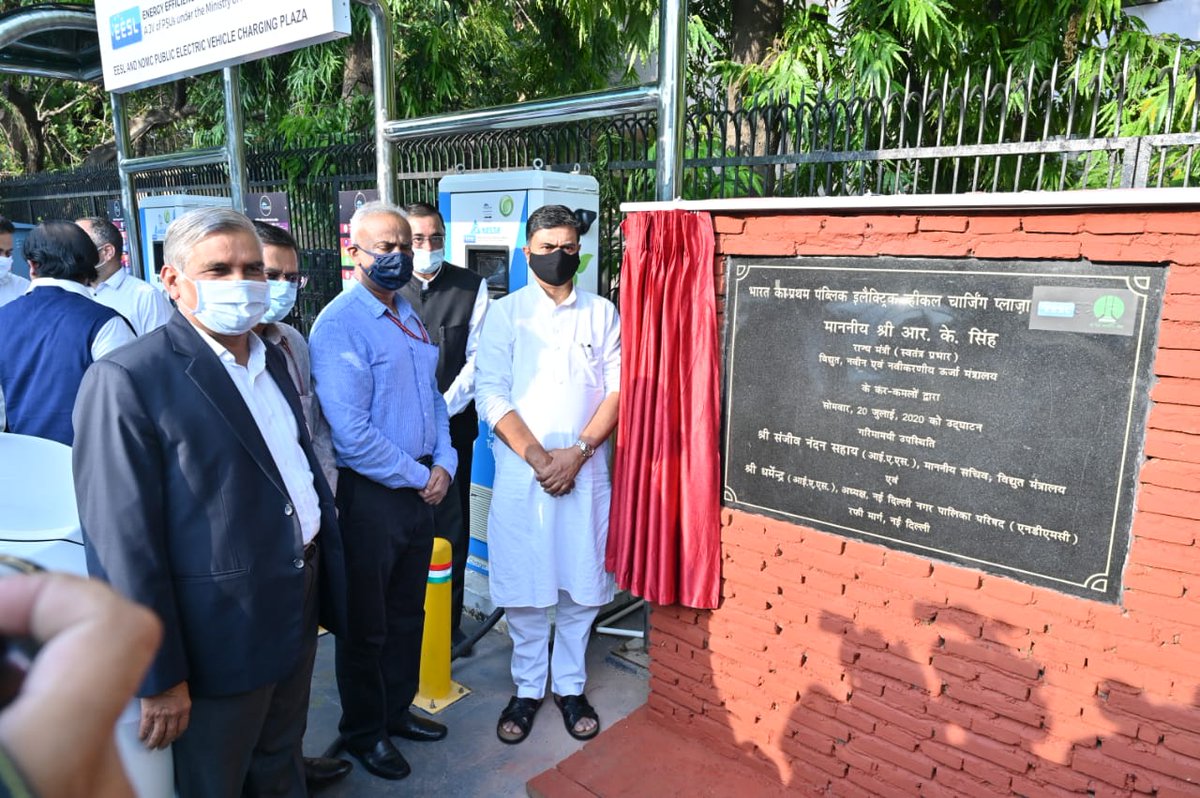 EESL_India's tweet image. Our one-of-a-kind #EV charging plaza, at Rafi Marg New Delhi, in collaboration with @tweetndmc is aimed at a wide spectrum of users, with its multiple charging specifications. It will enhance convenience &amp;amp; make #EVs an attractive proposition. #iCommit @MinOfPower