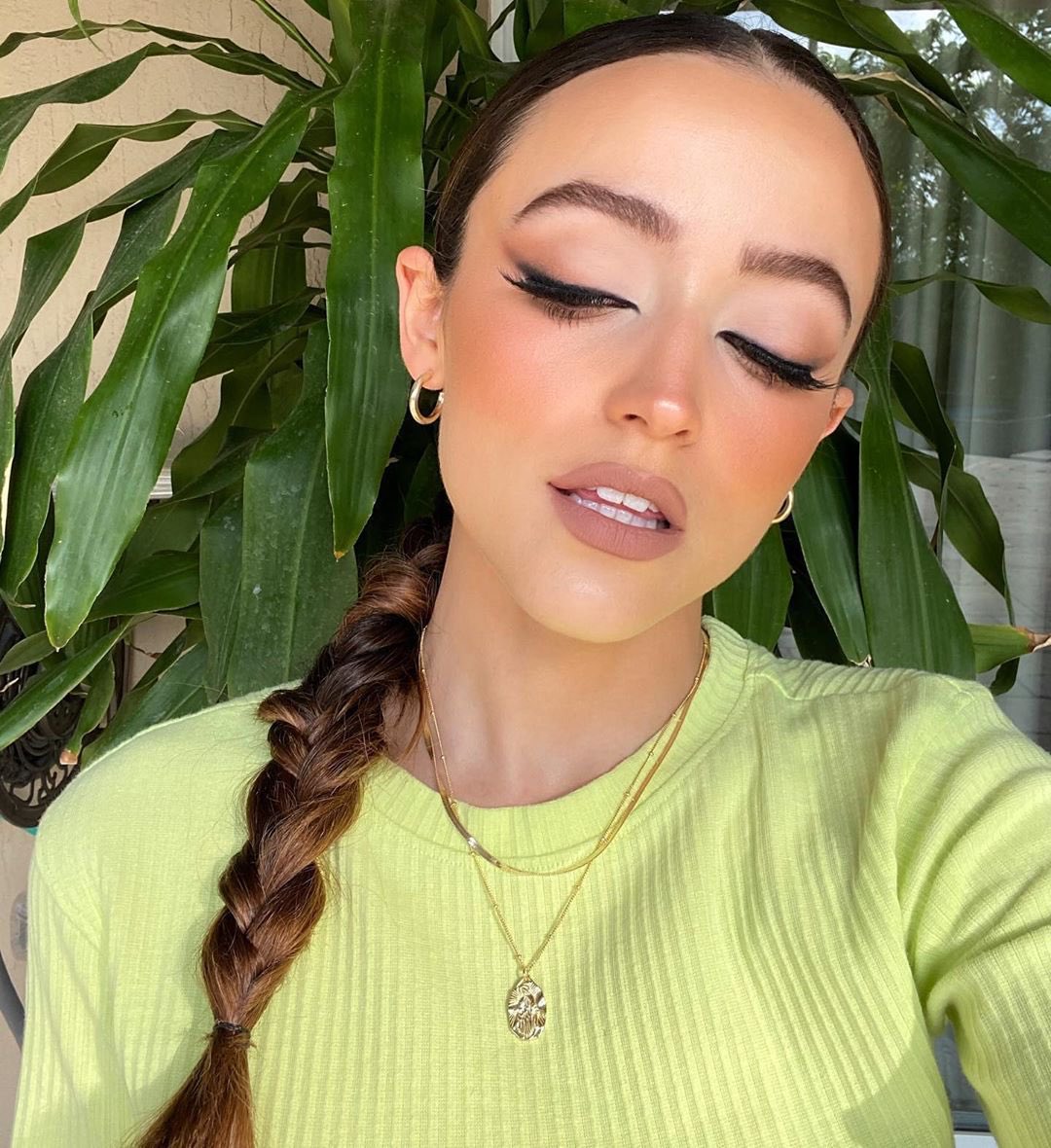 tartecosmetics's tweet photo. SHOOK (!!!) by @KathleenLights1's FLAWLESS glam using our shape tape 16-hr vegan concealer! 😍😍😍 @Ultabeauty #crueltyfree #shapetapenation https://t.co/92qgiJuPXk