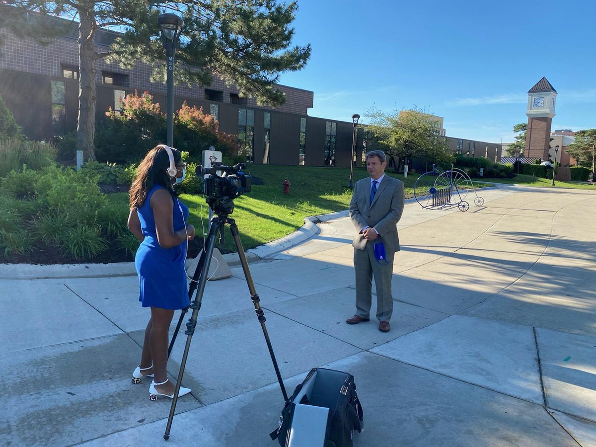 LCCStars's tweet photo. A busy first day for Dr. Robinson as he is interviewed by @wilxTV . #LCCseventhpresident #starpower #starsstrong @LCCPresident https://t.co/MlKBc5rYFR