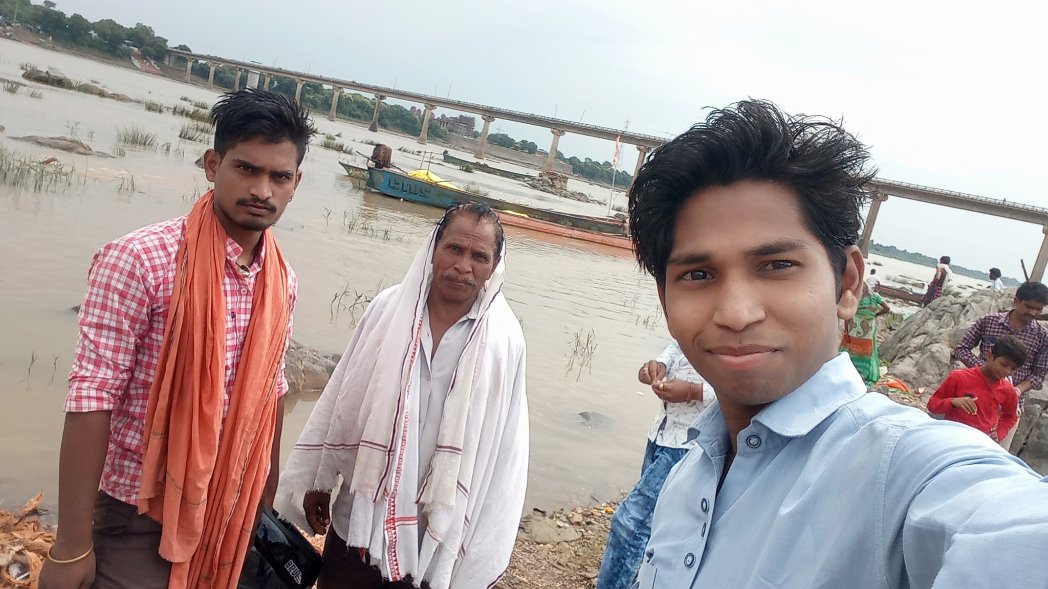 AnilMalhare's tweet photo. हंडिया नर्मदा तट पर
हरियाली अमावस्या के शुभ अवसर पर स्नान कर माँ नर्मदे का आशीर्वाद प्राप्त किया,हरियाली अमावस्या की हार्दिक शुभकामनाएं आप सभी को
नर्मदे हर नमामि देवी नर्मदे
साथ मे पिताजी ओर भाई
#अनिल_मल्हारे
#Harda
#Handiya
#Narmde_har
#Anil_Malhare
https://t.co/cf0PHm9S0i https://t.co/P1Io0mZKTu