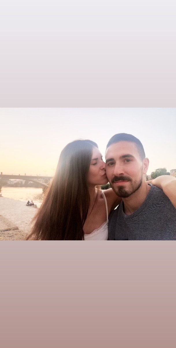 angucal91's tweet photo. Después de 7 años de mucho dolor, de mucha paciencia, y de mucha constancia, hoy puedo decirlo.... Te mereces esto y más, Alejandro. @AlexDegoz Bienvenido a tu gran y esperada promoción 36, cariño. Orgullosa de ti es poco. Gracias a @Jurispol por todo lo que nos habéis dado. https://t.co/sM5I7KiMBP