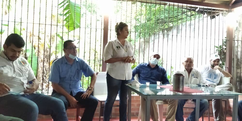 mdominguezAD's tweet photo. #Carabobo 
En Diego Ibarra, reunida con nuestro Secretario General Franmi Hernández y nuestra estructura municipal, hombres y mujeres formados para la lucha democrática.
Con la moral en alto y con disciplina, trabajaremos juntos por AD y la libertad de Venezuela. #AdecosConHenry https://t.co/icMUGf2SFh