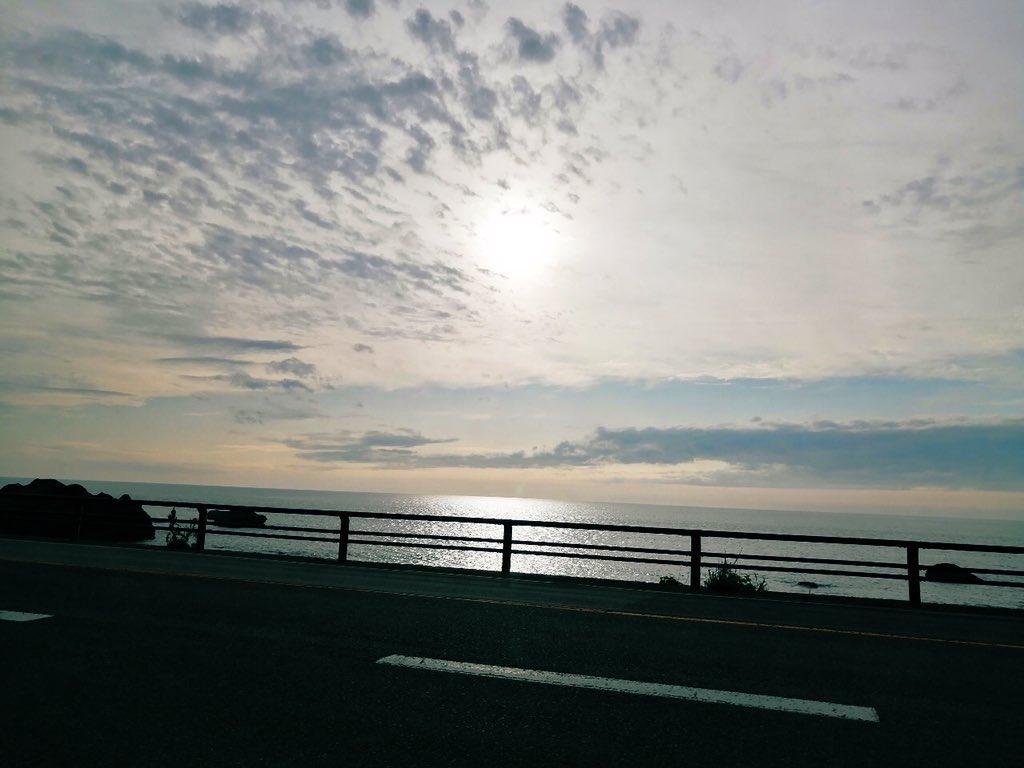 ちな先日弾丸で秋田行きました 日本海の夕焼けはホント綺麗