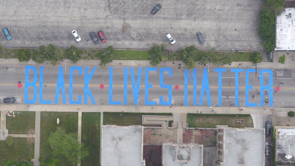 5thWardChicago's tweet photo. This weekend we painted “Black Lives Matter” on the street between 70th and 71st on Jeffery Boulevard in South Shore. #BLM #BlackLivesMatter #blmchicago #FirstChicagoBLMMural #5thwardstrong #StillMaskedUp😷 #socialdistancing https://t.co/k0DsbiFcFK
