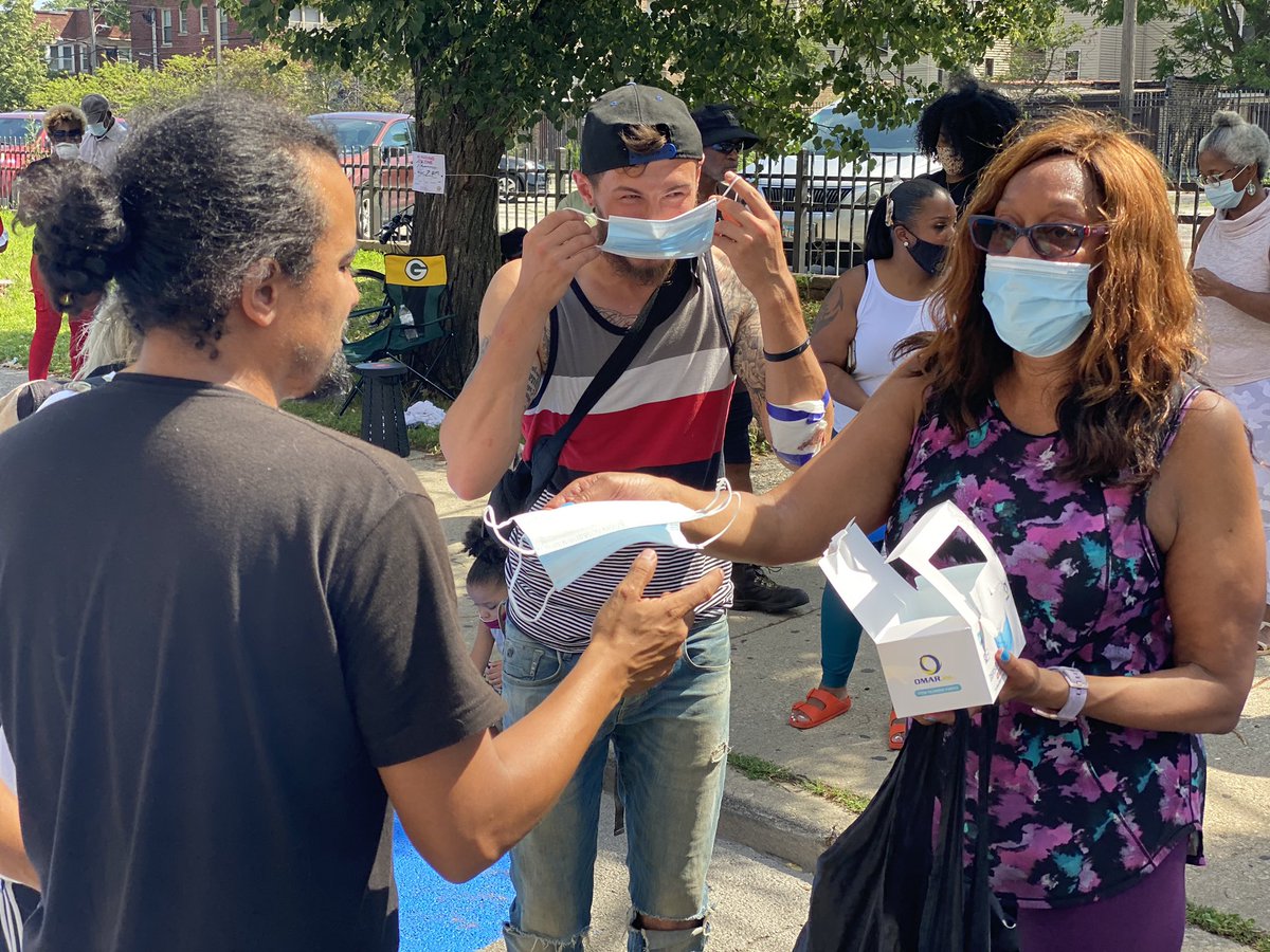 5thWardChicago's tweet photo. This weekend we painted “Black Lives Matter” on the street between 70th and 71st on Jeffery Boulevard in South Shore. #BLM #BlackLivesMatter #blmchicago #FirstChicagoBLMMural #5thwardstrong #StillMaskedUp😷 #socialdistancing https://t.co/k0DsbiFcFK
