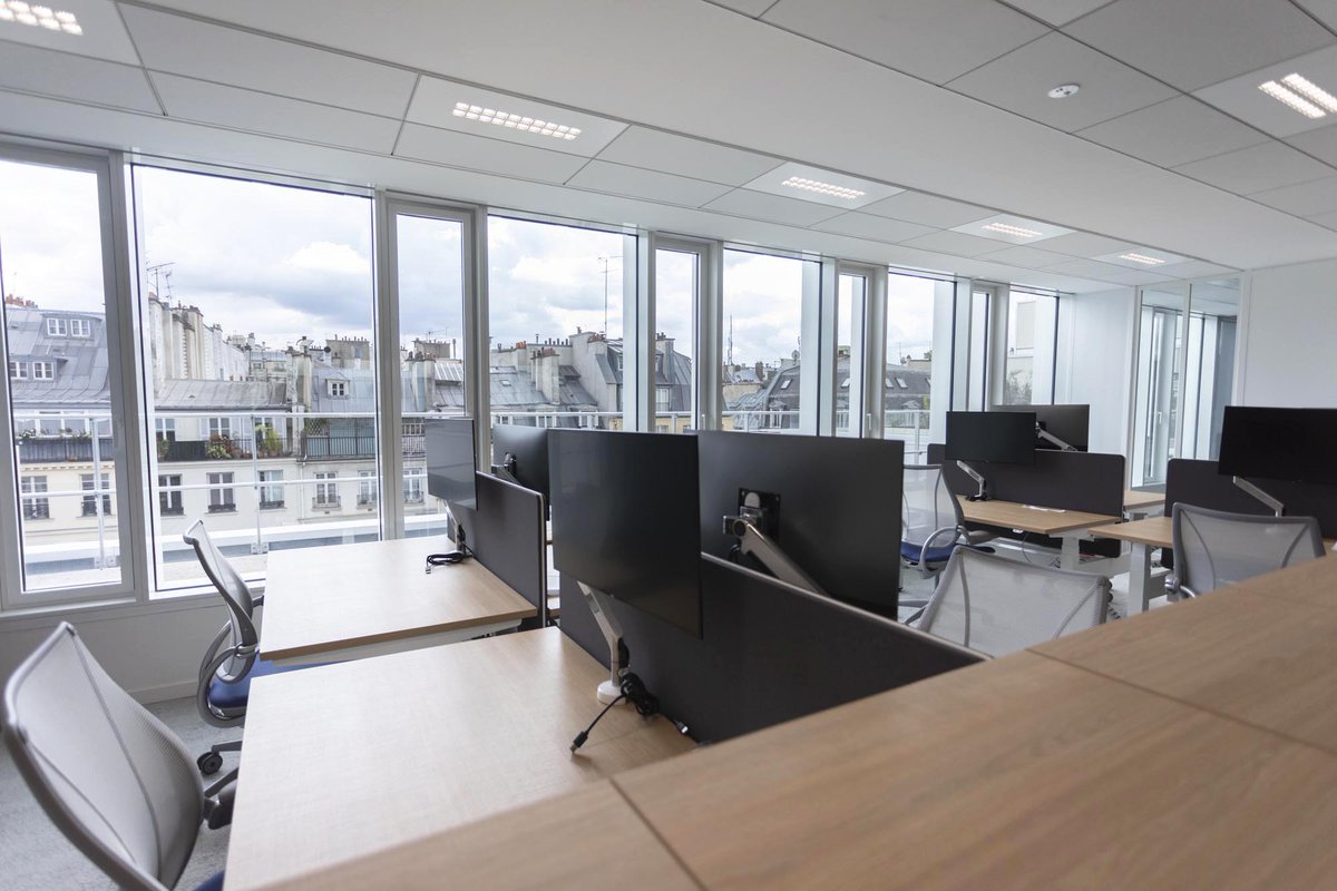 altarea_groupe's tweet photo. Détail n°4 🔍 #InsideRichelieu
Le #87Richelieu, le nouveau siège d’Altarea, c'est plus de 33 000 m2 de surface au sol, soit plus de 4 terrains de foot ! 😮 https://t.co/acVMo0Gm6j