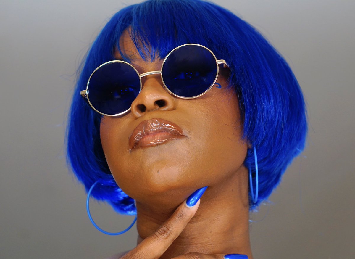 ArielleMonai's tweet photo. Give em the blues, honey🦋 https://t.co/JHPKVu4G6e