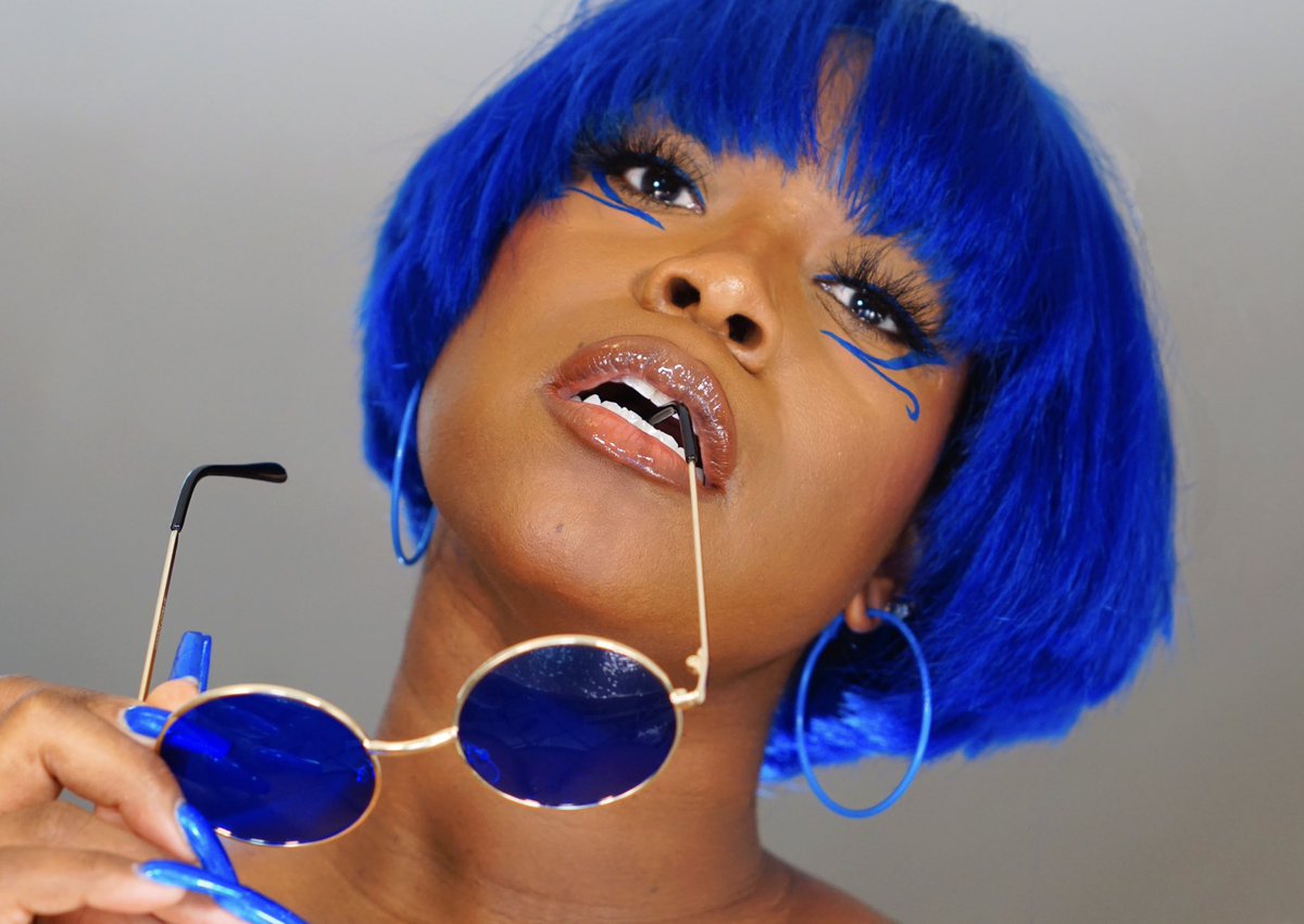 ArielleMonai's tweet photo. Give em the blues, honey🦋 https://t.co/JHPKVu4G6e
