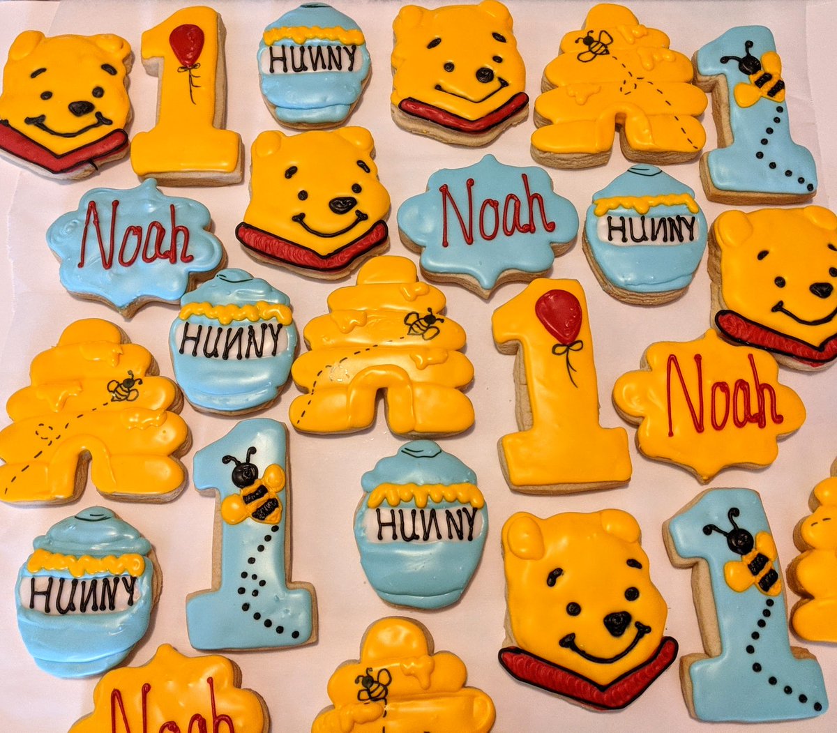 LAngel444's tweet photo. Winnie the Poo Sugar Cookies ❤️ All-time Classic
#WNY #sugarcookies #Miabellacookies #winniethepoo #cookies #desserts https://t.co/nXT4lG6yrO