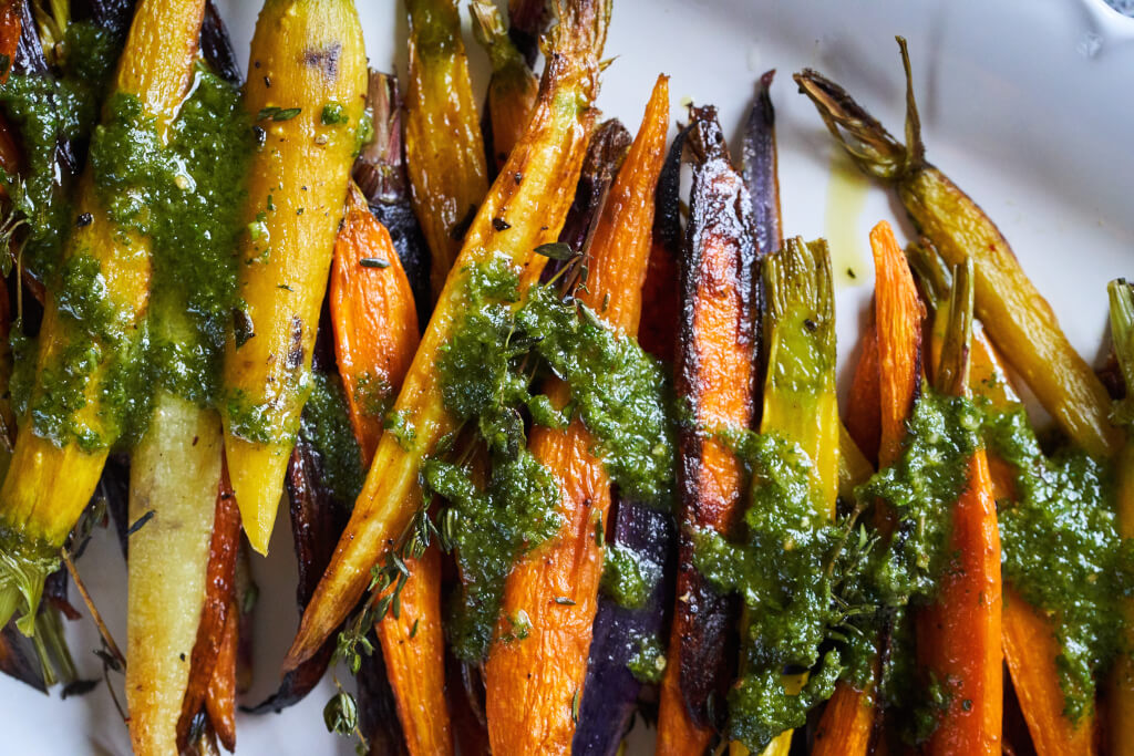 farmstarliving's tweet photo. Taste the rainbow takes on a whole new meaning! 🌈 Get the recipe for the Roasted Rainbows with Carrot Top Pesto here: https://t.co/hAWwvzWp4D 🥕 #meatlessmonday #meatlessrecipes #meatless #healthyrecipes https://t.co/FDjdTXogry