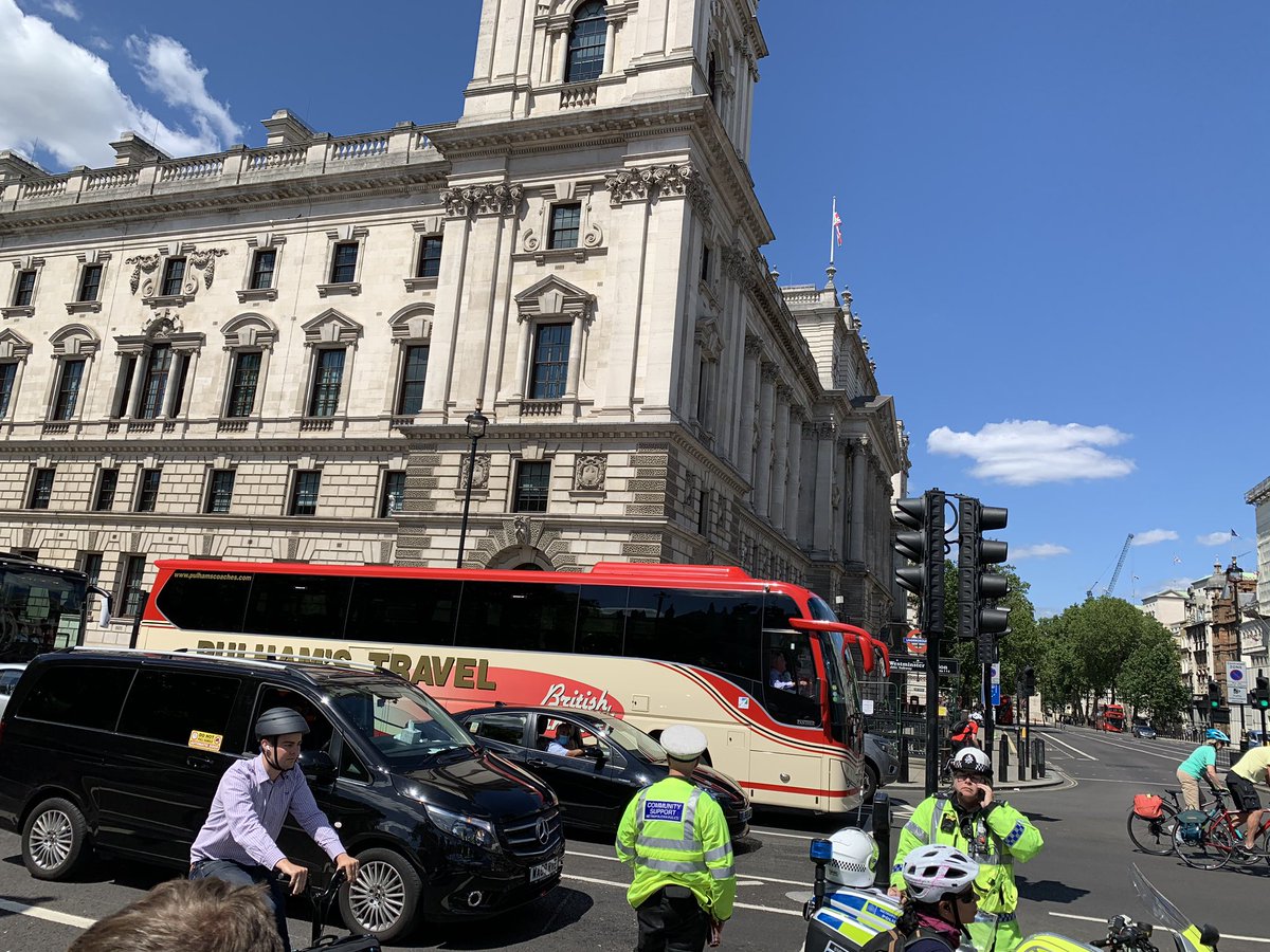 Great to see <a href="/PulhamsCoaches/">Pulhams Coaches</a> alas I only got photos of the front and side and none from the BACK. #honkforhope