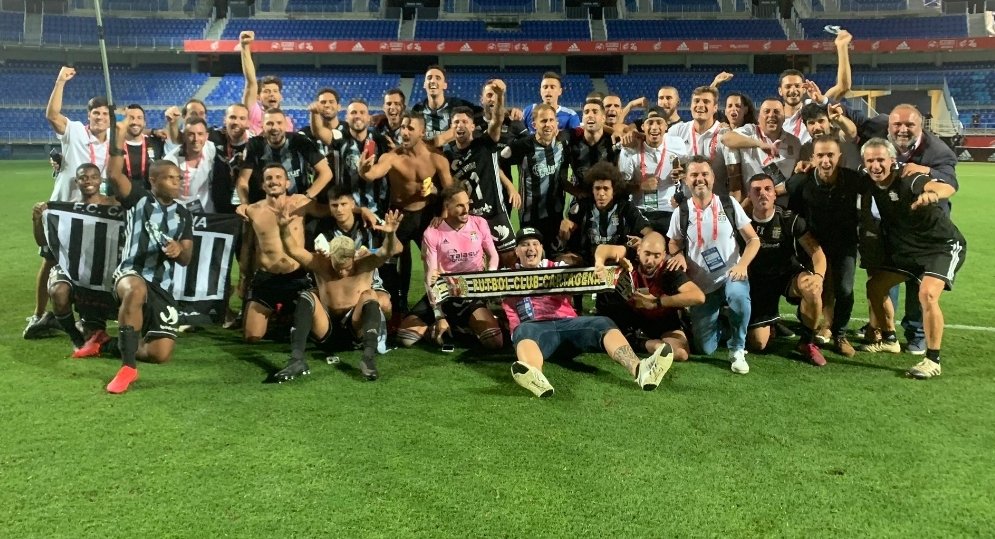 Desde el #R Murcia Legends Veteranos queremos felicitar al <a href="/FCCartagena_efs/">FC Cartagena</a> por su ascenso a <a href="/LaLiga/">LALIGA</a> #LigaSmartBank 
¡Nuestra enhorabuena a toda la familia albinegra! 👏👏👏