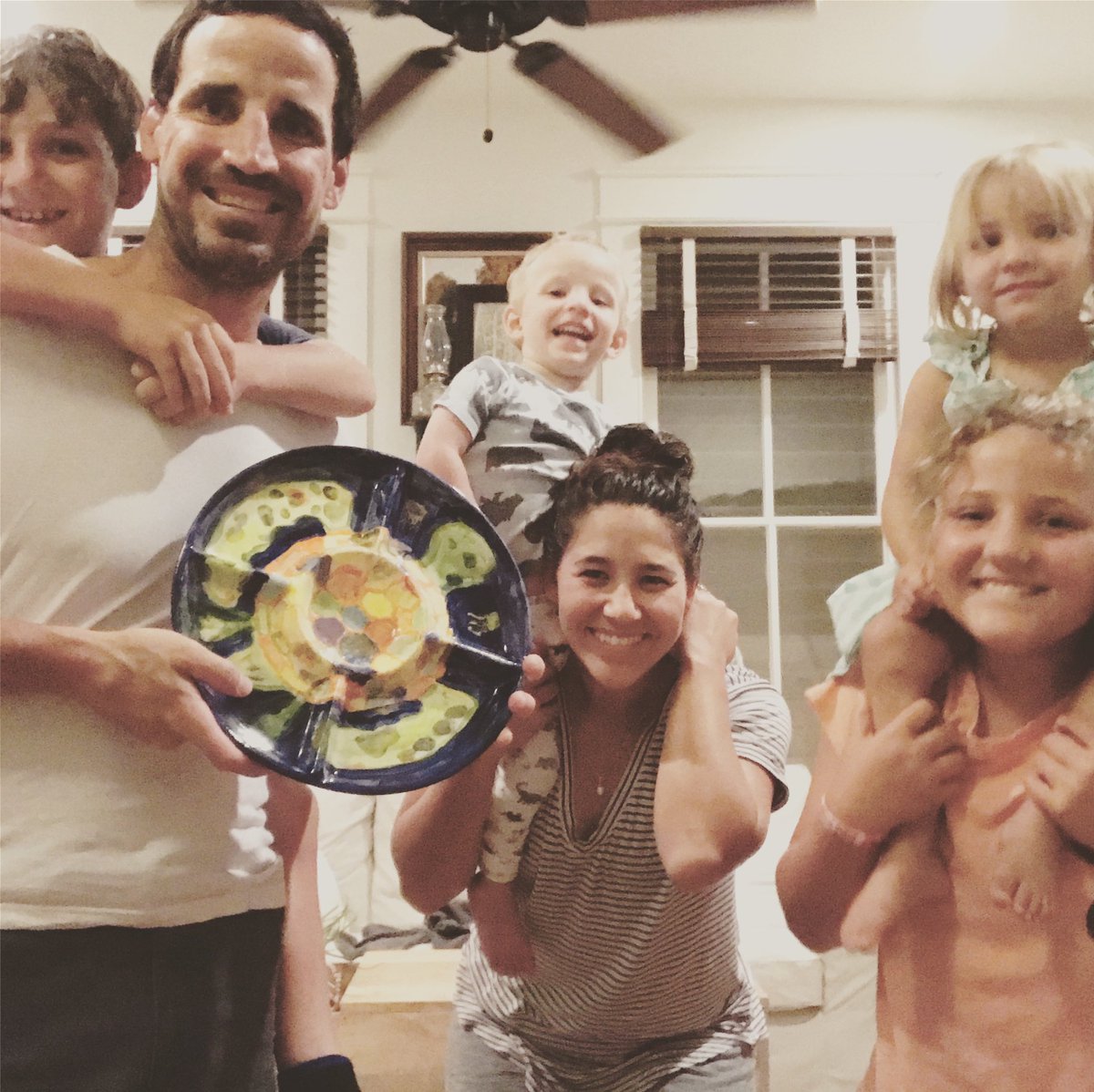 gofm_s's tweet photo. One of our favorite family engagement activities. They’re just doing it at home!Paint your own pottery. Big thanks to @claycupstudios and @galvestonisdtexasace 
#younggardenersprogram
#ygp #galvestonsownfarmersmarket #eatvegetableseveryday 
#schoolgardening @gofarmersmarket https://t.co/sk085QPnLV