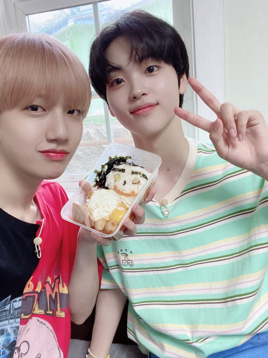 CRAVITY_twt's tweet photo. 젤루 맛있었던 쭈니표 도시락😆 내일 점심으로 추천드릴게여ㅎ😜😜 #나만 #먹을_수_있지 #메롱 #원진 https://t.co/Bo2DhMEPFg