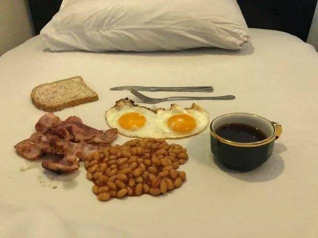 YuteClapped's tweet photo. This is how people who think lewandowski didn't deserve the baland'or eat breakfast. https://t.co/fkGTyIMCV9