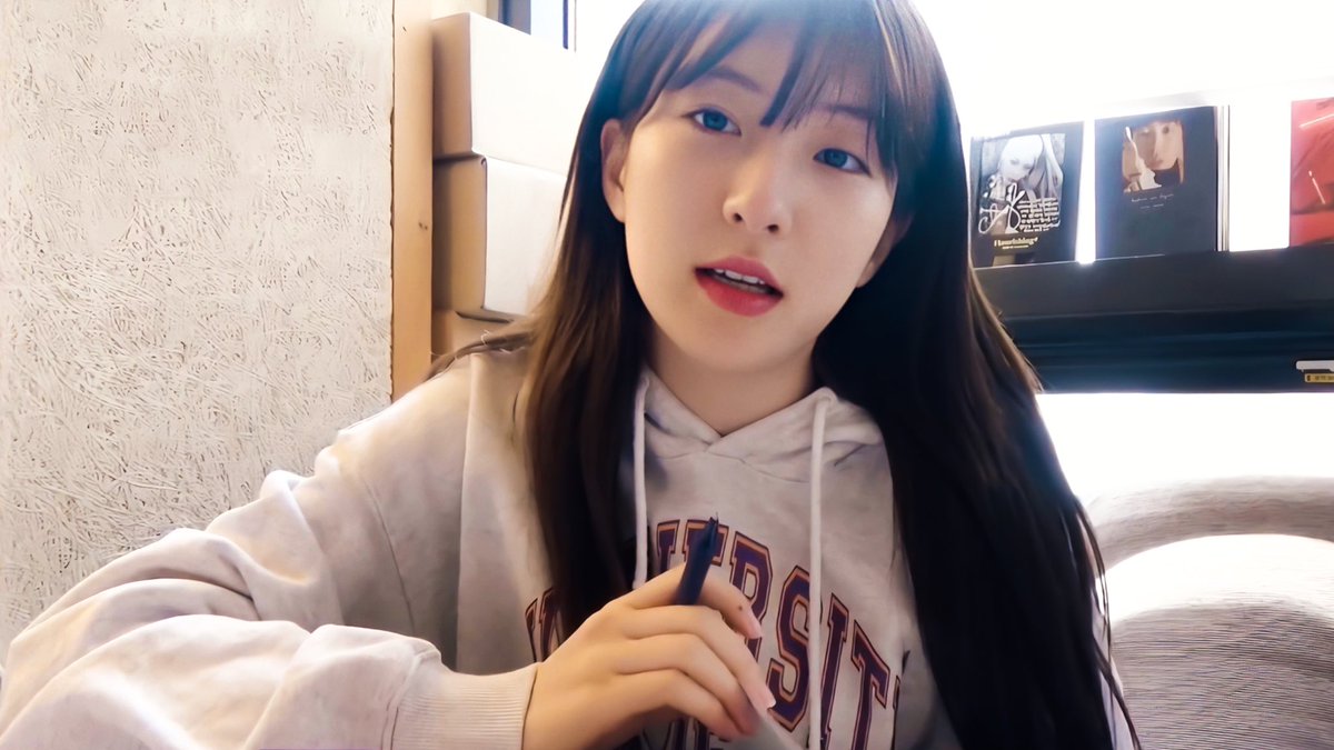esvedit's tweet photo. eunseo as your girlfriend material 💗 https://t.co/HFJoLpfZYu