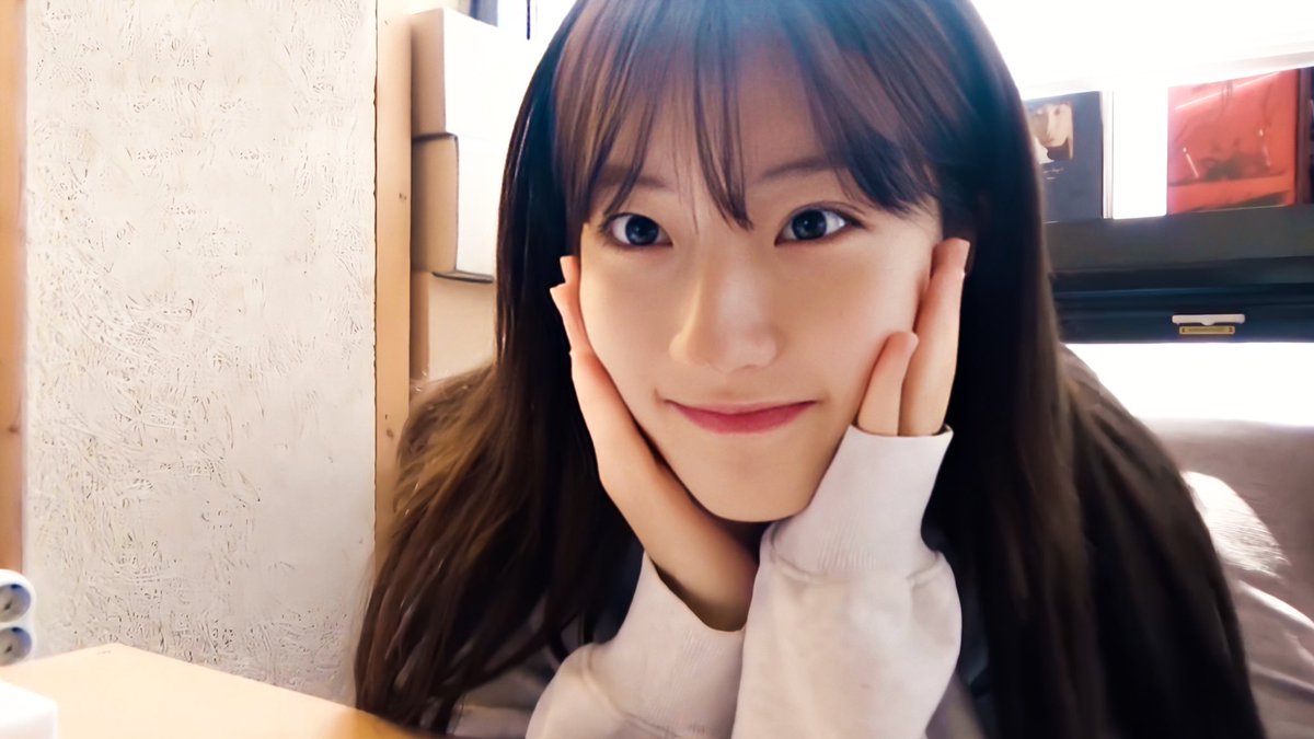 esvedit's tweet photo. eunseo as your girlfriend material 💗 https://t.co/HFJoLpfZYu