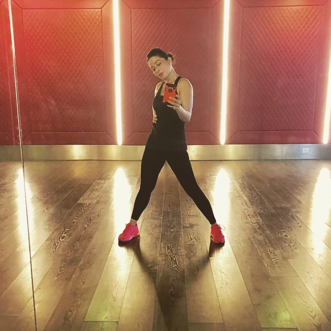 mreenaldeshraj's tweet photo. I GOT THE DEVIL IN MY EAR SAYING HE MISS THE OLD ME🤣
:
:
I miss the old me♥️
:
:
#miss #gymdays #beinginthegym #gymfreak #gymlover #missmyworkouts #training #groupclasses #fitbody #fitness #toned #thosehappydays #gymistheonlythingimiss #mreenaldeshraj #mreedazzle ♥️ https://t.co/kphJwQnGmw