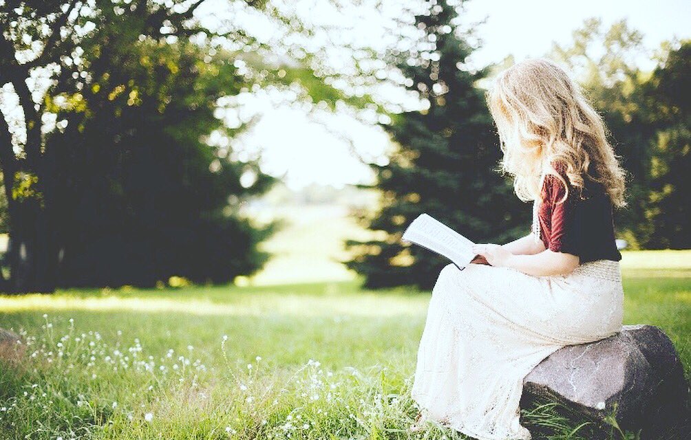 [LECTURE ETE 2020] Tu veux emporter des romans à lire sur la plage, les pieds dans l'eau ? 

Voici 13 idées de romans à glisser dans ta valise ! 

urlz.fr/dv0K