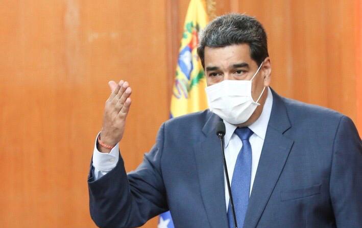 NicolasMaduro's tweet photo. ¡Alerta Pueblo! La campaña mediática orquestada por el imperio de los EE.UU. y que denuncié hace unos días arrancó, con el fin de desprestigiar a nuestra Patria con mentiras y engaños. Es el plan Abrams que los venezolanos y venezolanas venceremos con la conciencia y la verdad. https://t.co/qfDTp5yZR0