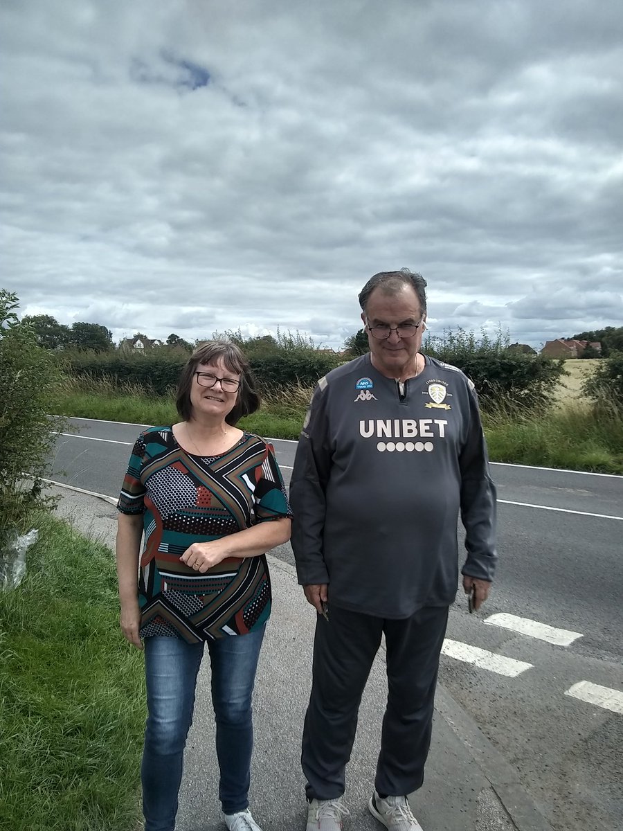 Emmabtvs's tweet image. My parents drove into Weatherby today, look who they bumped into #bielsawatch #Bielsa #LUFC @PhilHay_ @GrahamSmyth @lufcsnapchats @LUFC
