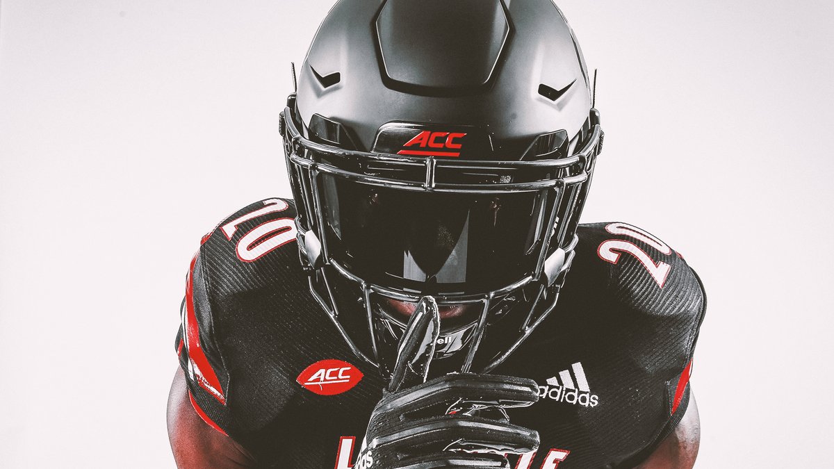 LouisvilleFB's tweet photo. 𝗠𝗮𝘁𝘁𝗲 𝗕𝗹𝗮𝗰𝗸.

A closer look at our new helmets.

#GoCards https://t.co/EOIW3RNgEv