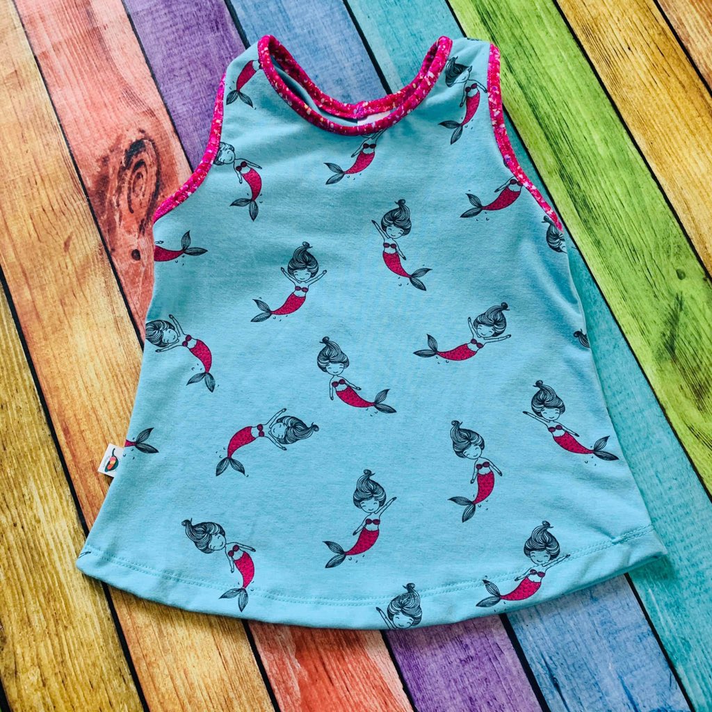 SnappyGreensLLC's tweet photo. ✨🧜‍♀️Who needs more mermaids 🧜‍♀️😍?!  This adorable Rio Racerback Tank Set will be available tomorrow with matching glitter bummies ✨! Don’t forget the “Ocean” drop is tomorrow (7/20) at 9pm EST🐠🐟
#shopsmall #workathomemom #handmade #snappygreens #qualityclothing #kidsclothing https://t.co/aEiYPeYoOi