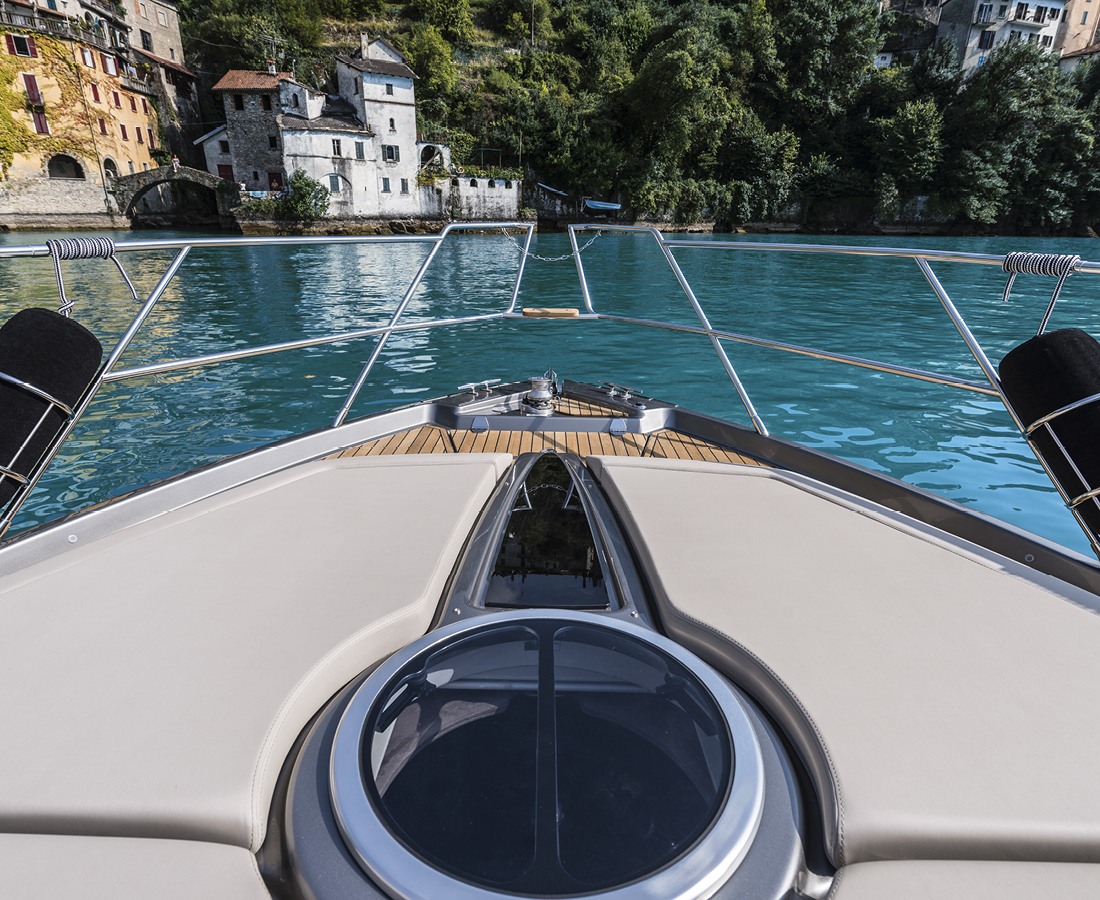 Cranchi_Yachts's tweet photo. Experience a taste of Italian beauty: Cranchi M44HT moored in Nesso in Lake Como
More details on 👉🏻 https://t.co/RRuIR9kgF4
#cranchi #cranchiyachts #M44HT #cranchiM44HT https://t.co/Gjve8CzR4v