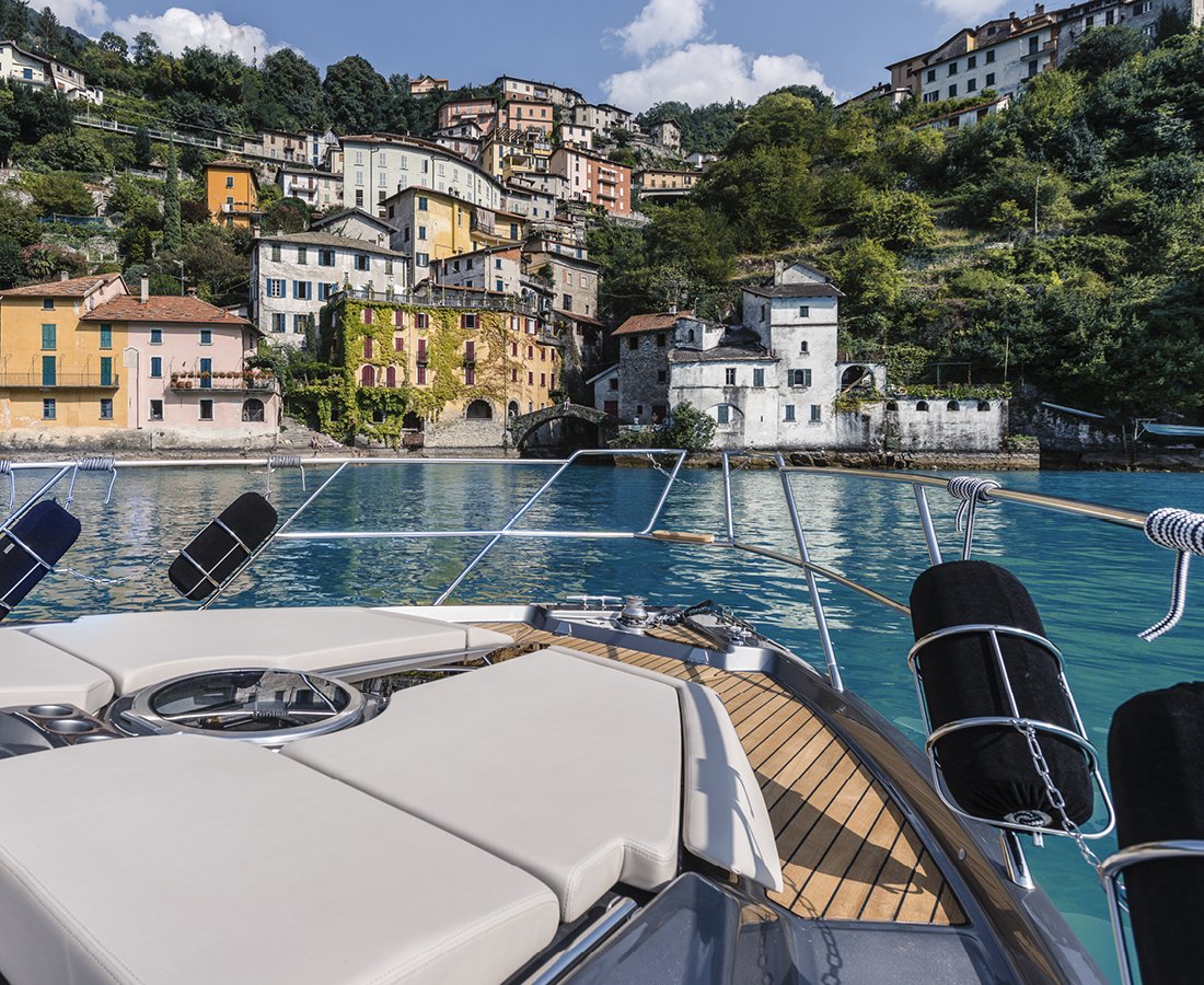 Cranchi_Yachts's tweet photo. Experience a taste of Italian beauty: Cranchi M44HT moored in Nesso in Lake Como
More details on 👉🏻 https://t.co/RRuIR9kgF4
#cranchi #cranchiyachts #M44HT #cranchiM44HT https://t.co/Gjve8CzR4v