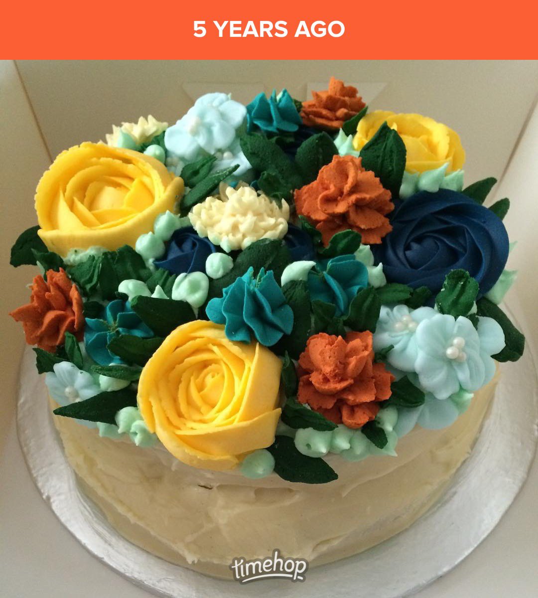 Throwback 5 years ago when I made my bestie <a href="/BethHenzell1/">Beth Hemming</a> 30th birthday cake. Red velvet with cream cheese frosting and royal icing flowers 💐🎂