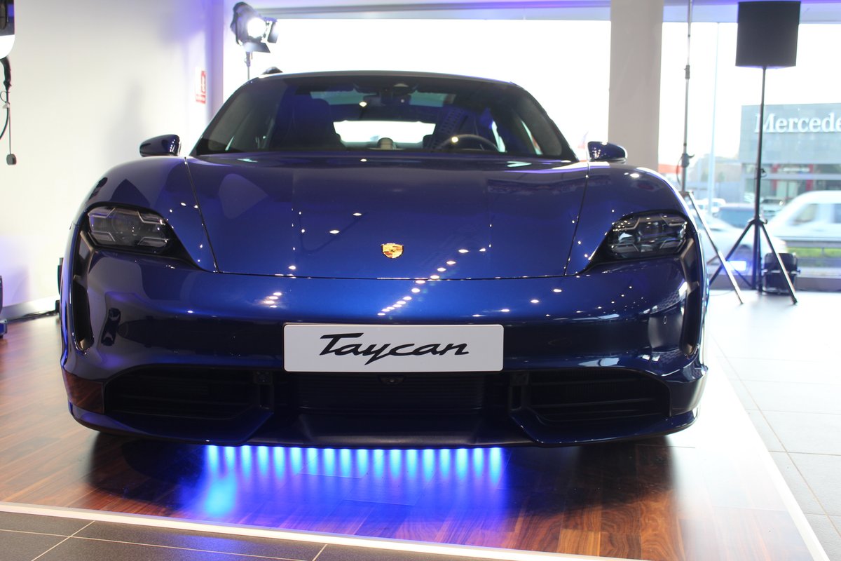 PorscheACoruna's tweet photo. ✨Purista, expresivo, atemporal ➡️ así es el nuevo Porsche Taycan.

🌀Descúbrelo en Centro Porsche A Coruña, sentirás la esencia Porsche de una forma 100% eléctrica ⚡️
#Porsche #PorscheTaycan #PorscheCoruña #Tayca #CocheElectrico #PorscheElectrico https://t.co/ph5FH3gPdZ