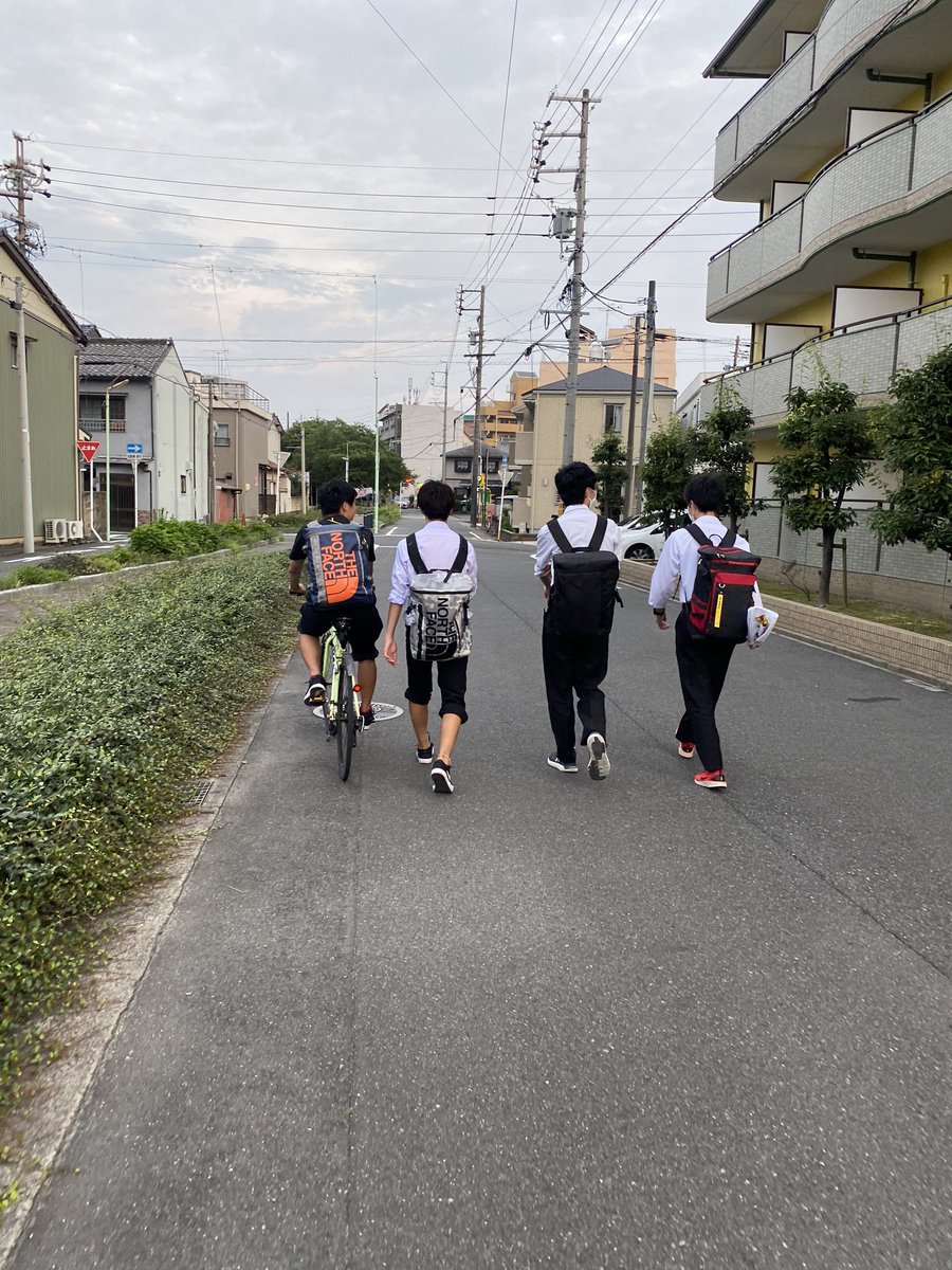 U34jH's tweet photo. ソフトテニス部はまだ引退しないよ https://t.co/U0ZMrGY8MV