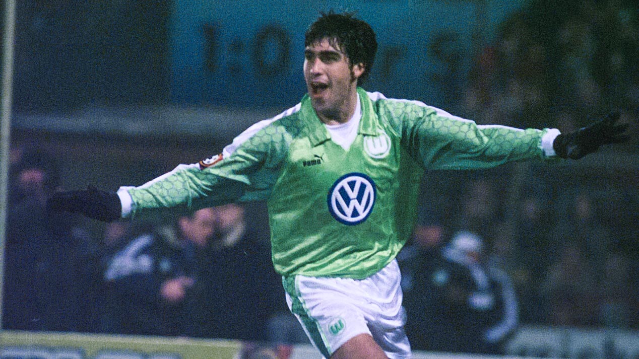 Happy birthday to former VfL player Claudio Reyna, who turns 4  7  today!   