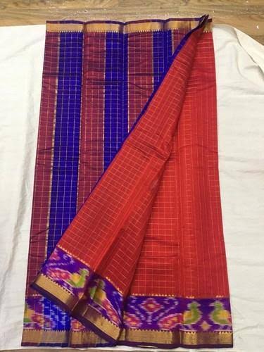 9)Mangalagiri SareeMangalagiri Sarees and Fabrics are produced in Mangalagiri town of Guntur and registered as one of the best handicraft from Andhra Pradesh. Mangalagiri saris are very unique in variety and has the most characteristic features.