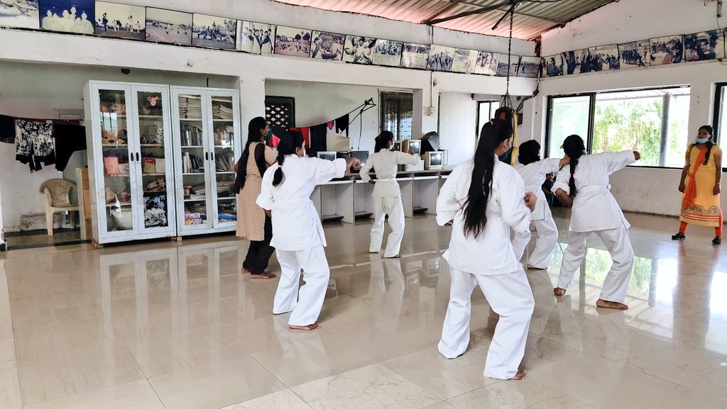 रेस्क्यु फाऊंडेशन विशेष बालगृह ग्राम-लालोंडे फुलाचा पाडा ता.जि.पालघर येथे भेट दिली तसेच परिस्थितीचा आढावा घेतला.. <a href="/INCIndia/">Congress</a> <a href="/INCMaharashtra/">Maharashtra Congress</a> <a href="/CMOMaharashtra/">CMO Maharashtra</a> <a href="/bb_thorat/">Balasaheb Thorat</a>