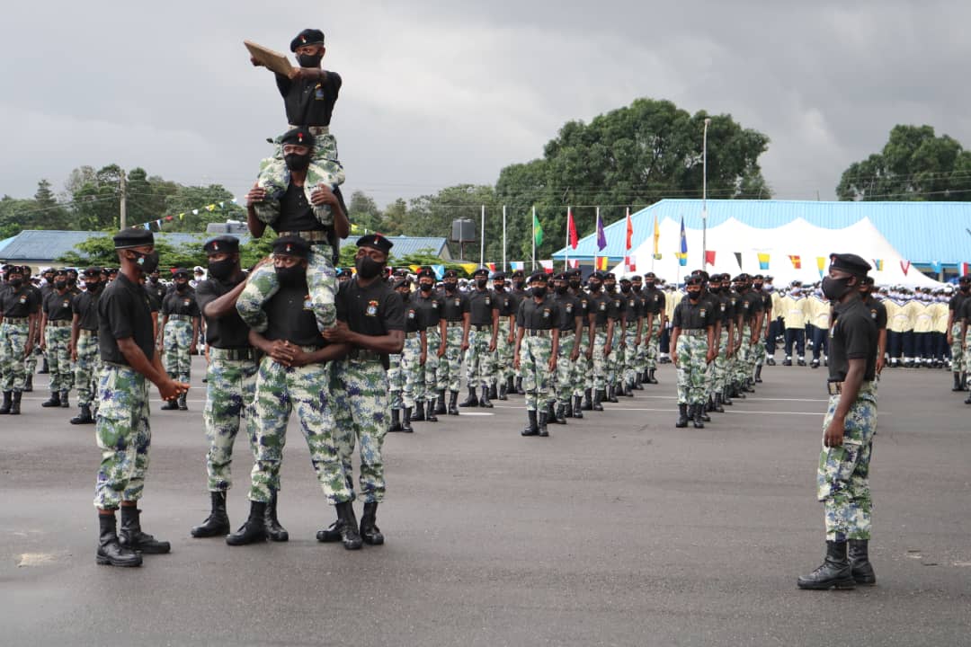 NigNavyToday's tweet photo. Passing Out Parade of Nigerian Navy Basic Training School Batch 29 Trainees https://t.co/oz9urUfQJh