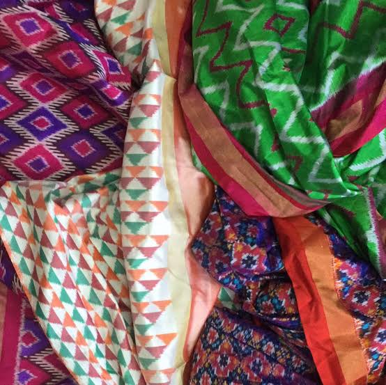 16) Puttapaka SareePuttapaka Sarees made in Puttapaka village of Nalgonda district in Telangana. These Sarees are known for its unique Puttapaka tie and dye style and closely resembles Sambalpuri saree.