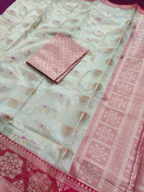 21)Ilkal SareeIlkal Sarees produced in the town of Ilkal in the Bagalkot district and use of a form of embroidery called as Kasuti, a traditional form of folk embroidery from Karnataka. The embroidery include in Ilkal Sarees are like gopura, chariot, palanquins and elephants.