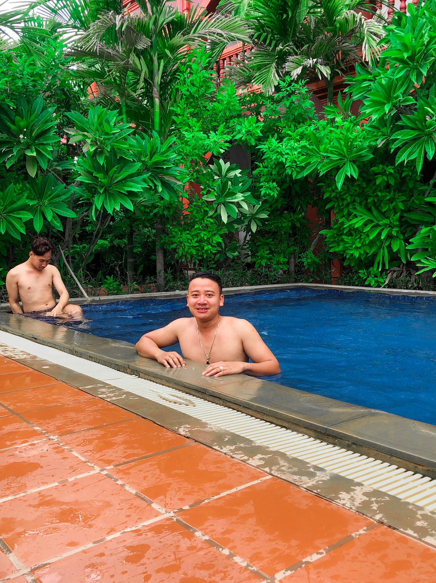 ខានមកសៀមរាបយូរ​ ល្ងាចនេះនរណាទំនេរតោះផឹក។