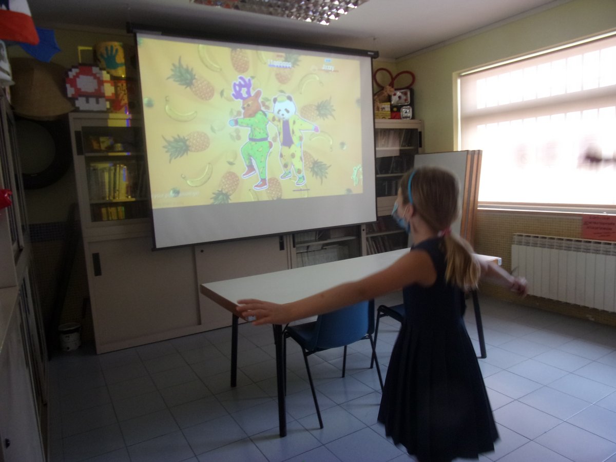 CJLobete's tweet photo. En el Centro Joven de Lobete toca ponerse en forma y que mejor manera de hacerlo que jugando al Just Dance!!
Una buena idea para moverse y a demás pasárselo bien, porque hacer ejercicio no tiene que ser aburrido. https://t.co/0jvu8CNgAt