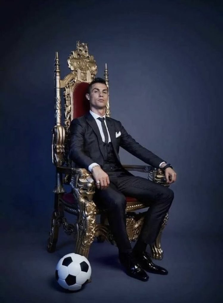 Thread : pourquoi Cristiano Ronaldo est le meilleur joueur de l’Histoire du football ?  Je vous demande de RT pour que tout le monde puisse enfin voir la réalité en face et se rendre compte qu’il n’y a aucun débat possible.