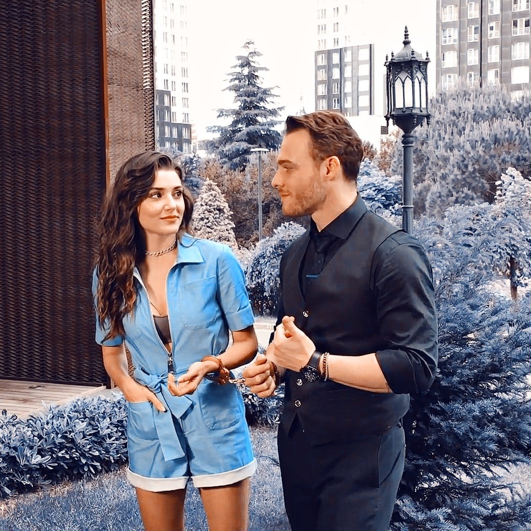 Набережная стамбула из сериалов. Постучи в мою дверь турецкий сериал. Серкан болат сериал. Где снимается эда. Керем бурсин и ханде эрчел.